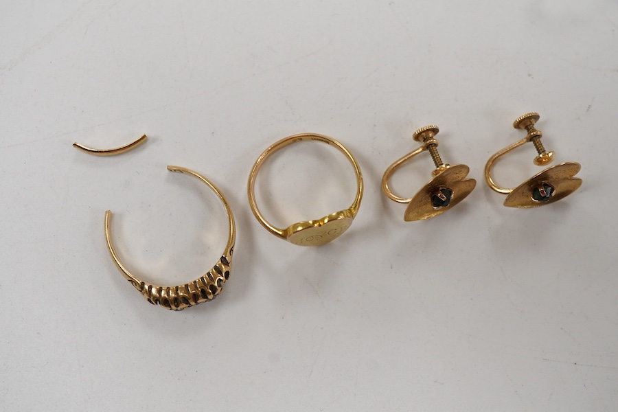 A pair of 14k yellow metal and gem set heart shaped ear clips, 12mm, a yellow metal heart shaped ring engraved 'Joyce' and a damaged Edwardian 18ct gold and gem set ring.